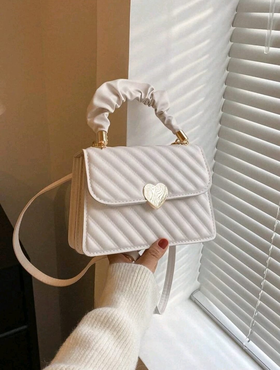 Bolsa cuadrada con botón a presión