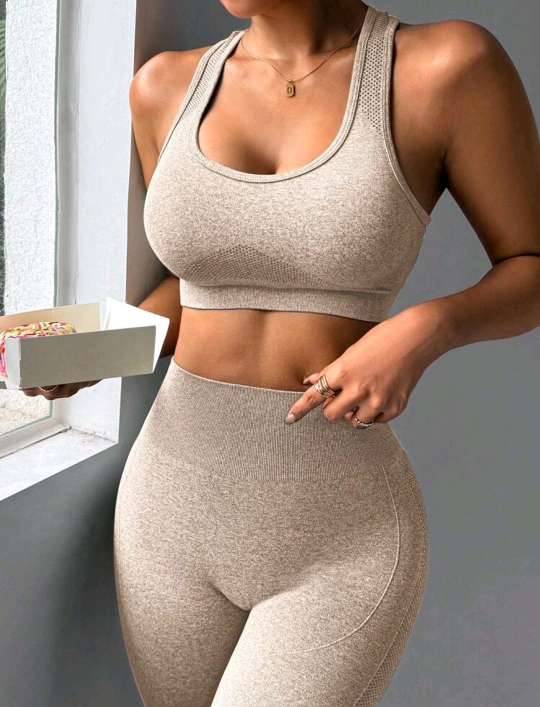 SHEIN Conjunto deportivo para mujer de top corto y ajustado Yoga Basic
