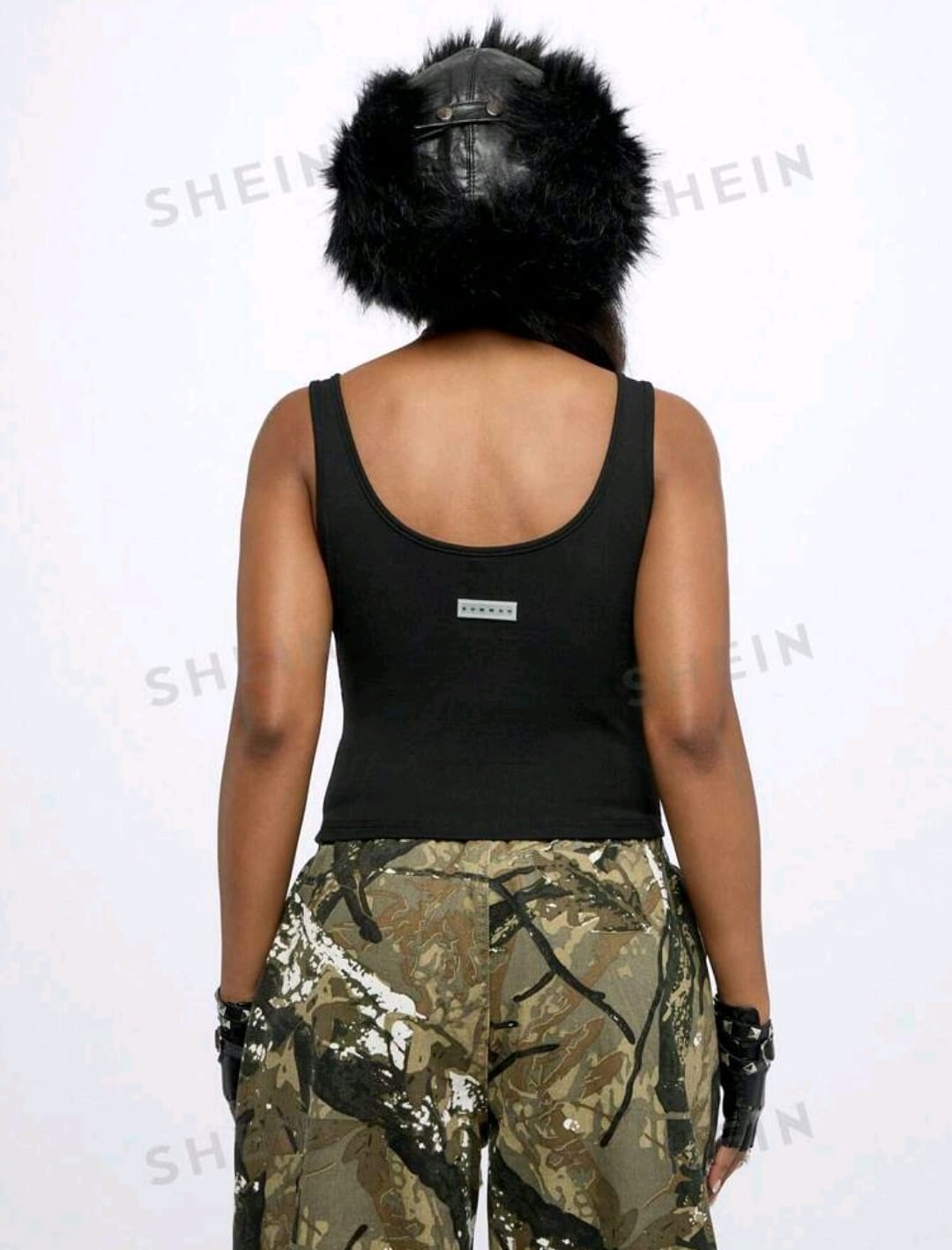 SUMWON WOMEN Top ajustado de tirantes con detalle