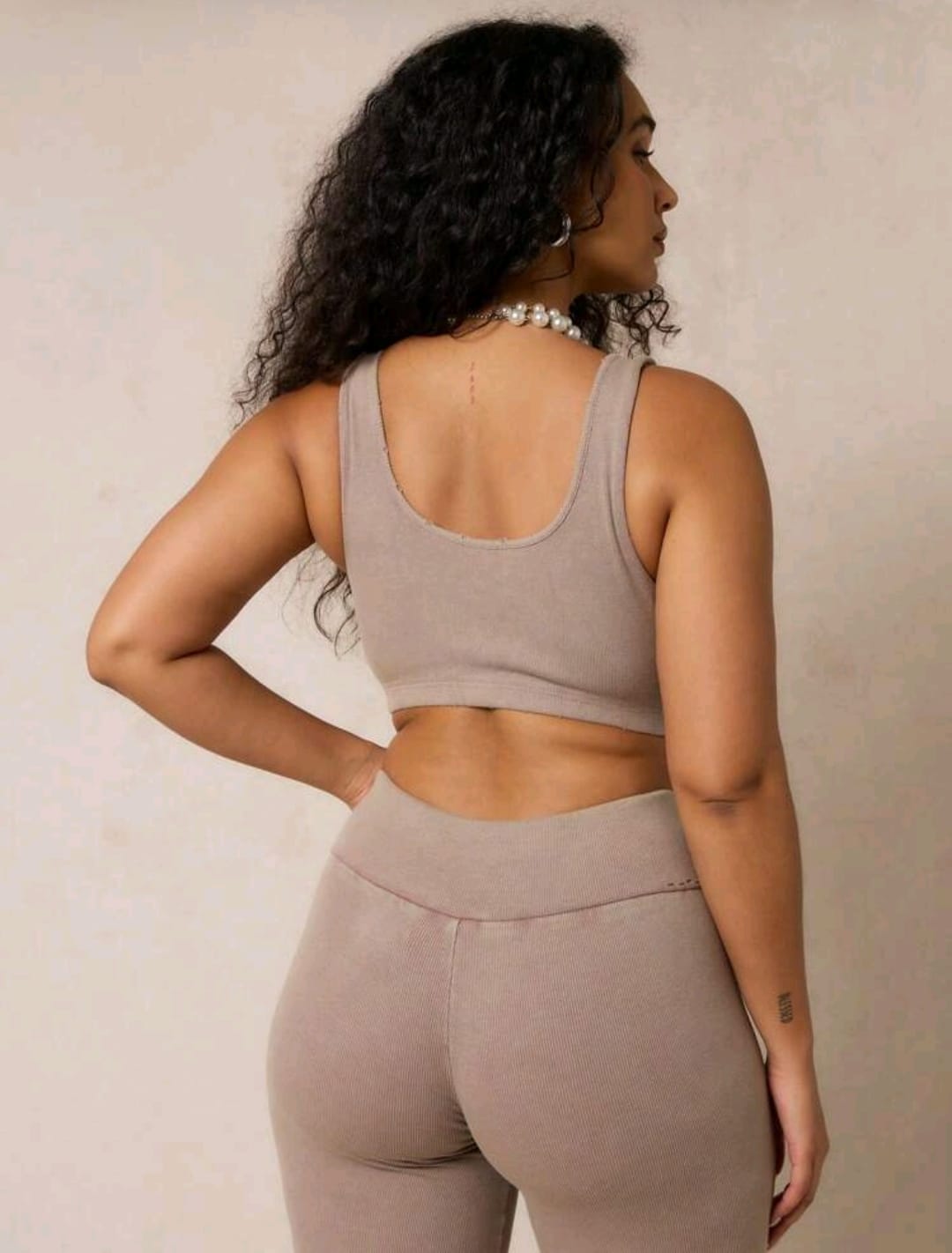 SUMWON WOMEN Top corto entallado y desgastado