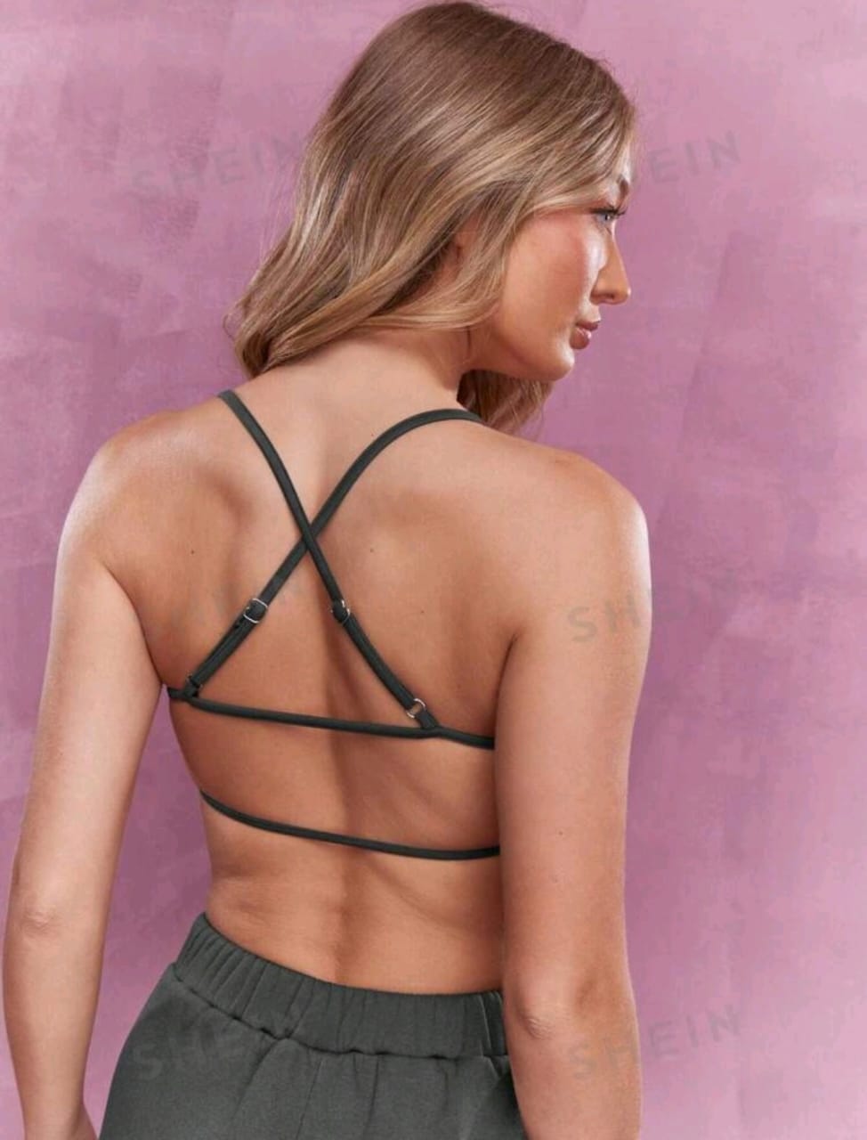 MISSGUIDED Top tipo cami con cuello de espalda cruzada