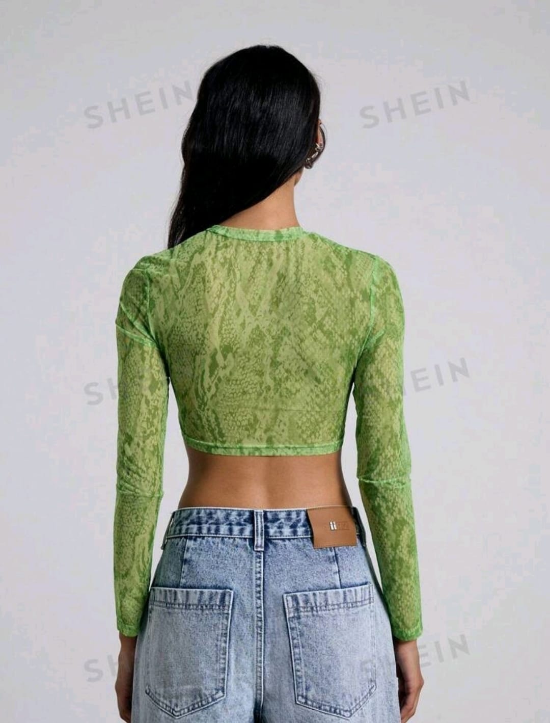 AiiRZ Top corto de cuello redondo de manga larga con estampado de serpiente