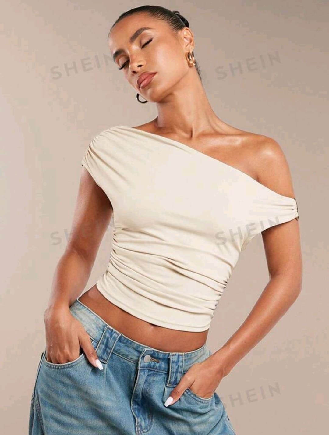 SHEIN BAE Blusa asimétrica de hombro oblicuo para mujeres de unicolor con fruncido