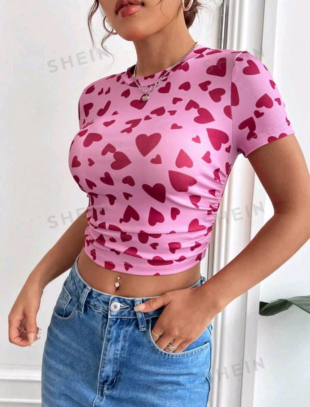 SHEIN EZwear Camiseta Ajustada De Punto Rosada