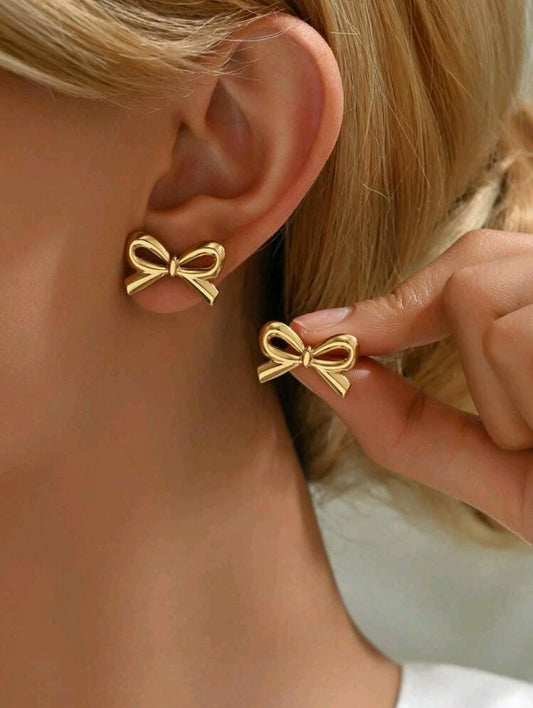 Aretes de dama con forma de lazo clásico