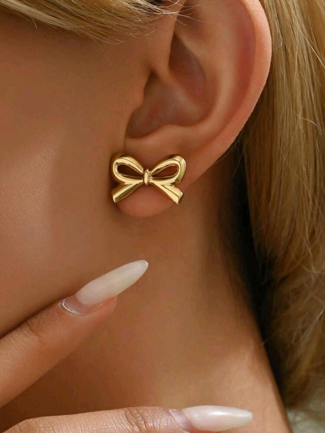 Aretes de dama con forma de lazo clásico