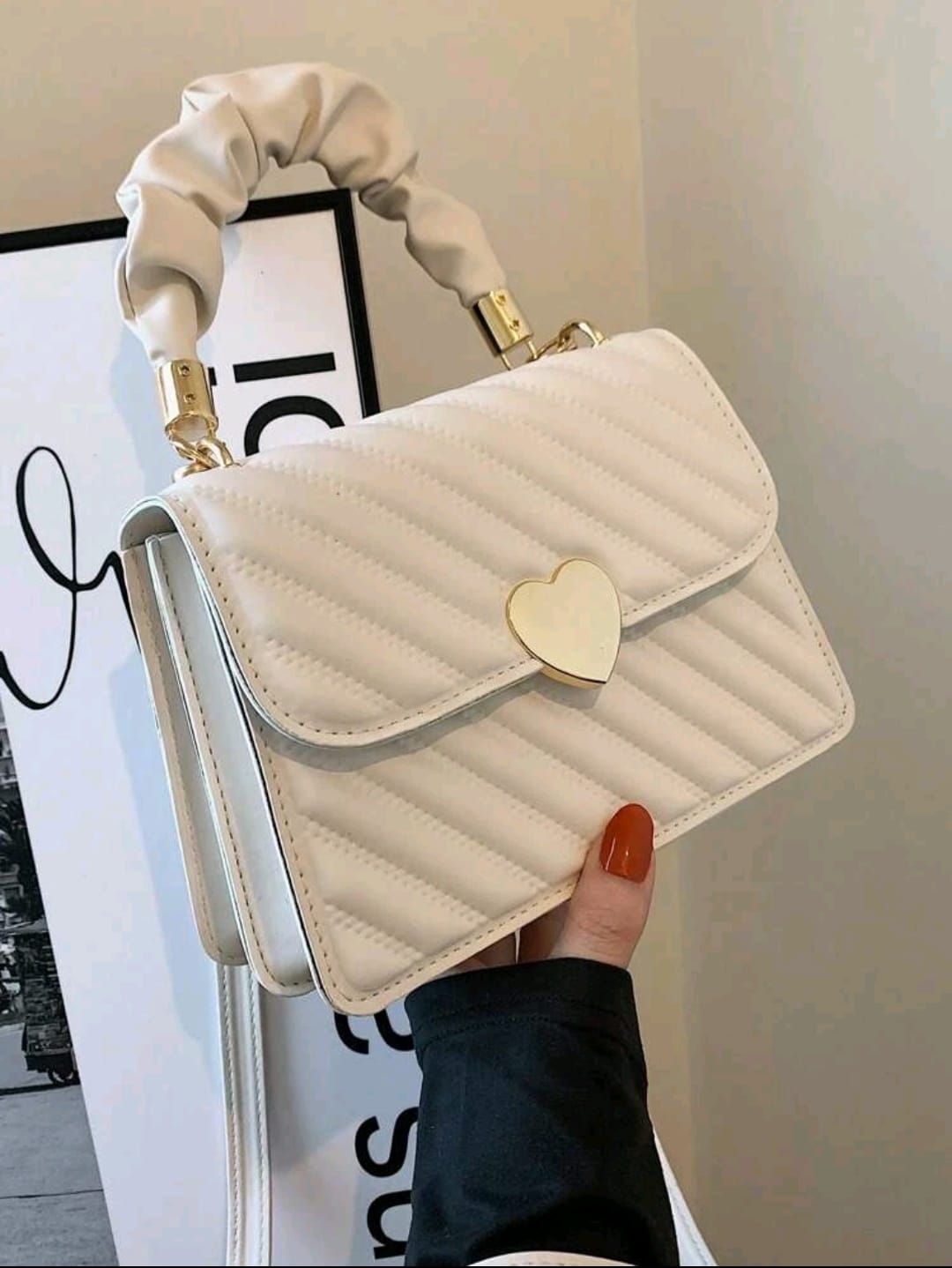 Bolsa cuadrada con botón a presión