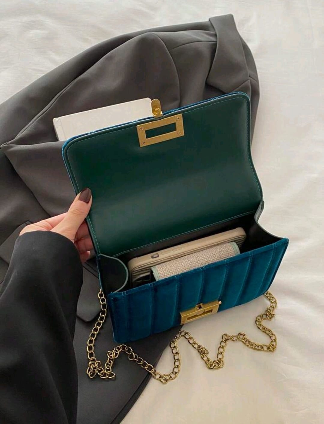 Bolso cuadrado de hombro de terciopelo