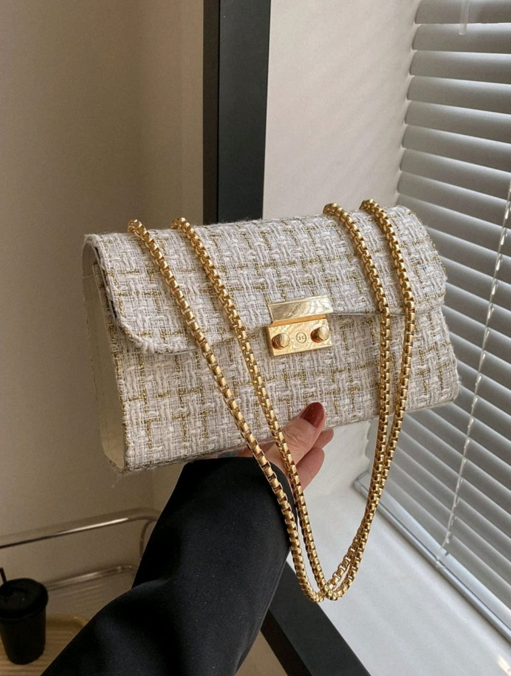 Bolsa cuadrada con patrón de cuadros