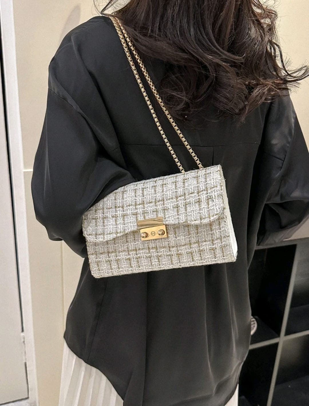Bolsa cuadrada con patrón de cuadros