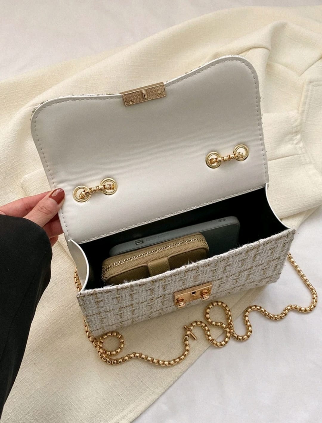 Bolsa cuadrada con patrón de cuadros