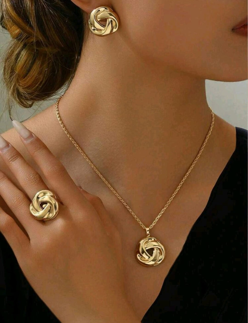 Juego de 4 piezas con colgante, aretes y anillo