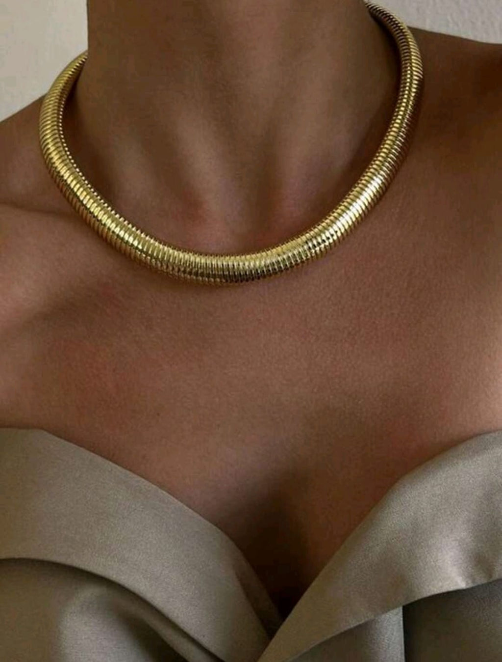 Collar gargantilla de metal