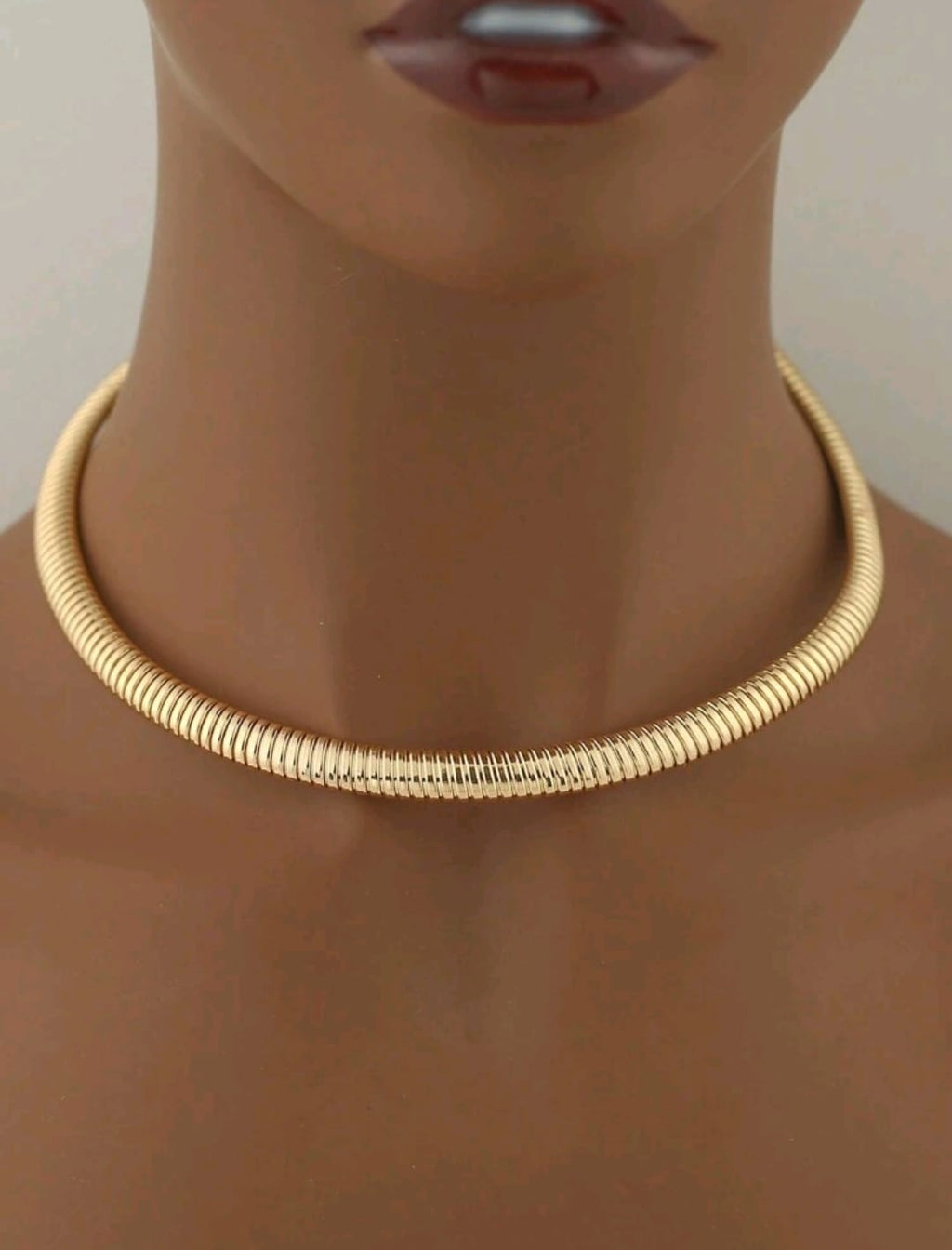 Collar gargantilla de metal