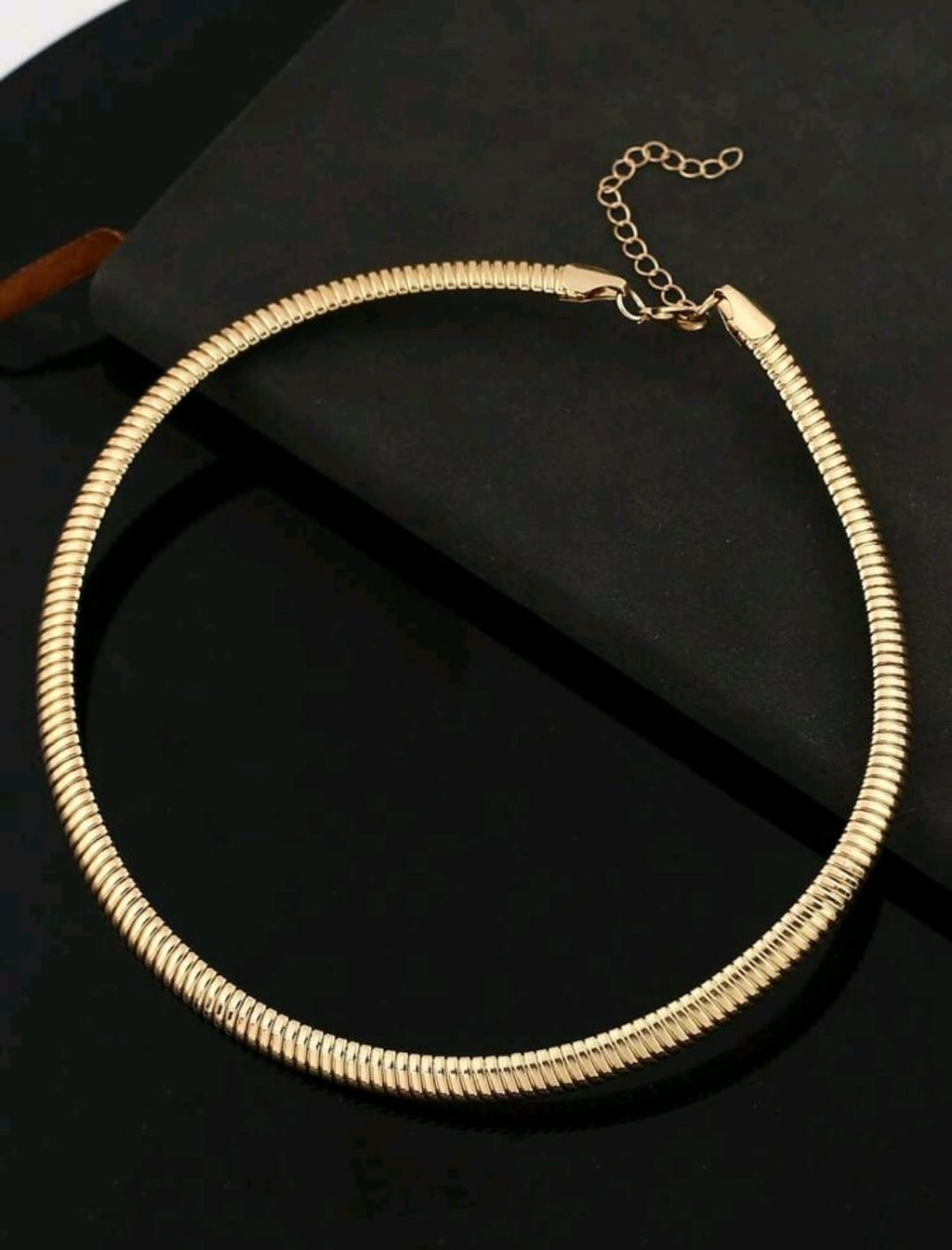 Collar gargantilla de metal