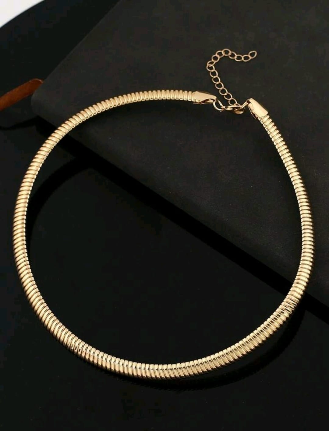 Collar gargantilla de metal