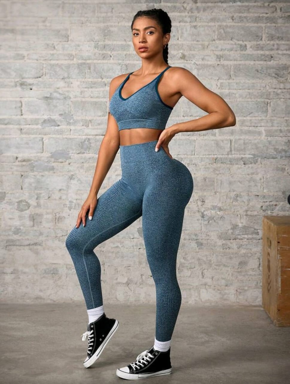 Conjunto SHEIN de activewear para mujer con top corto y leggins