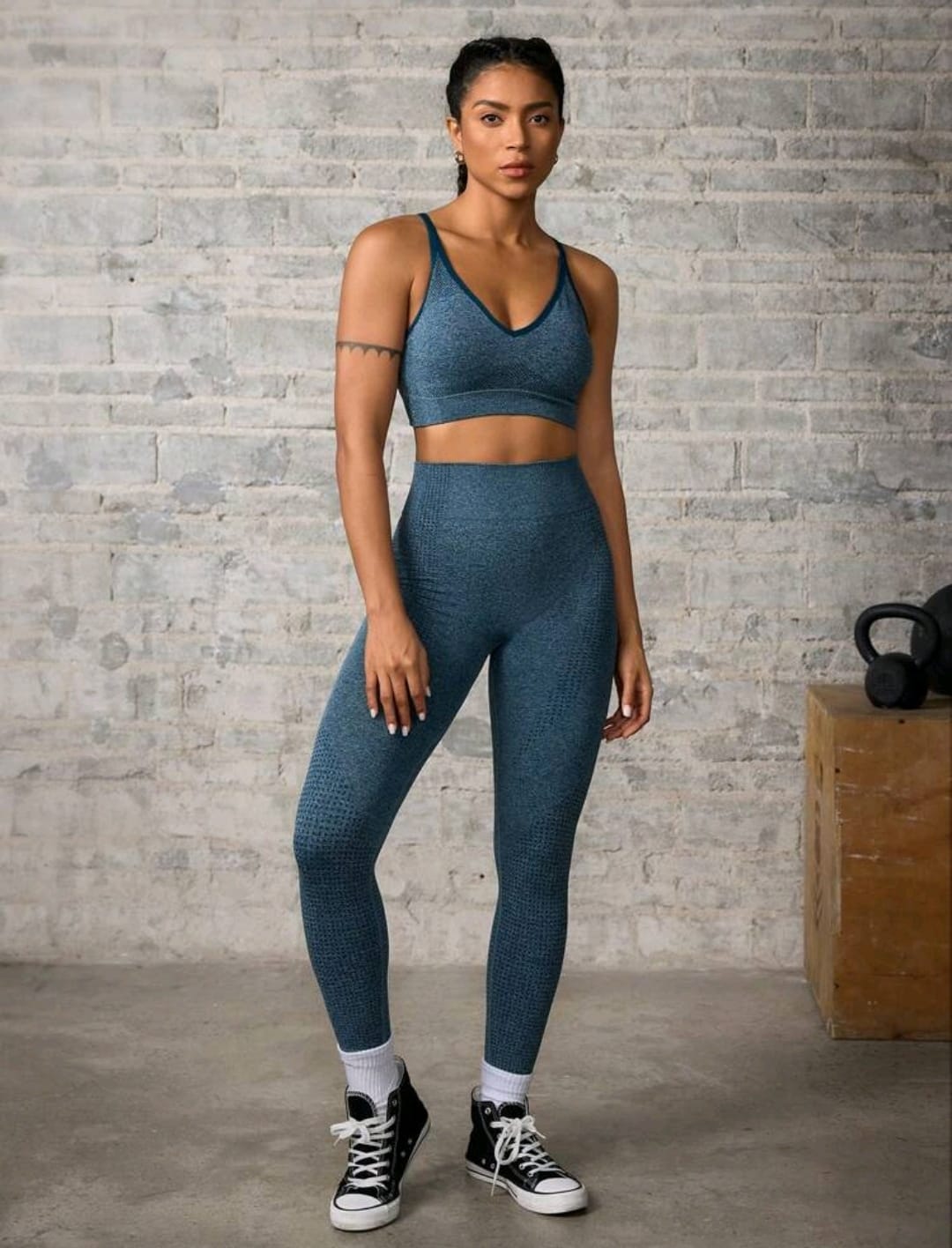 Conjunto SHEIN de activewear para mujer con top corto y leggins