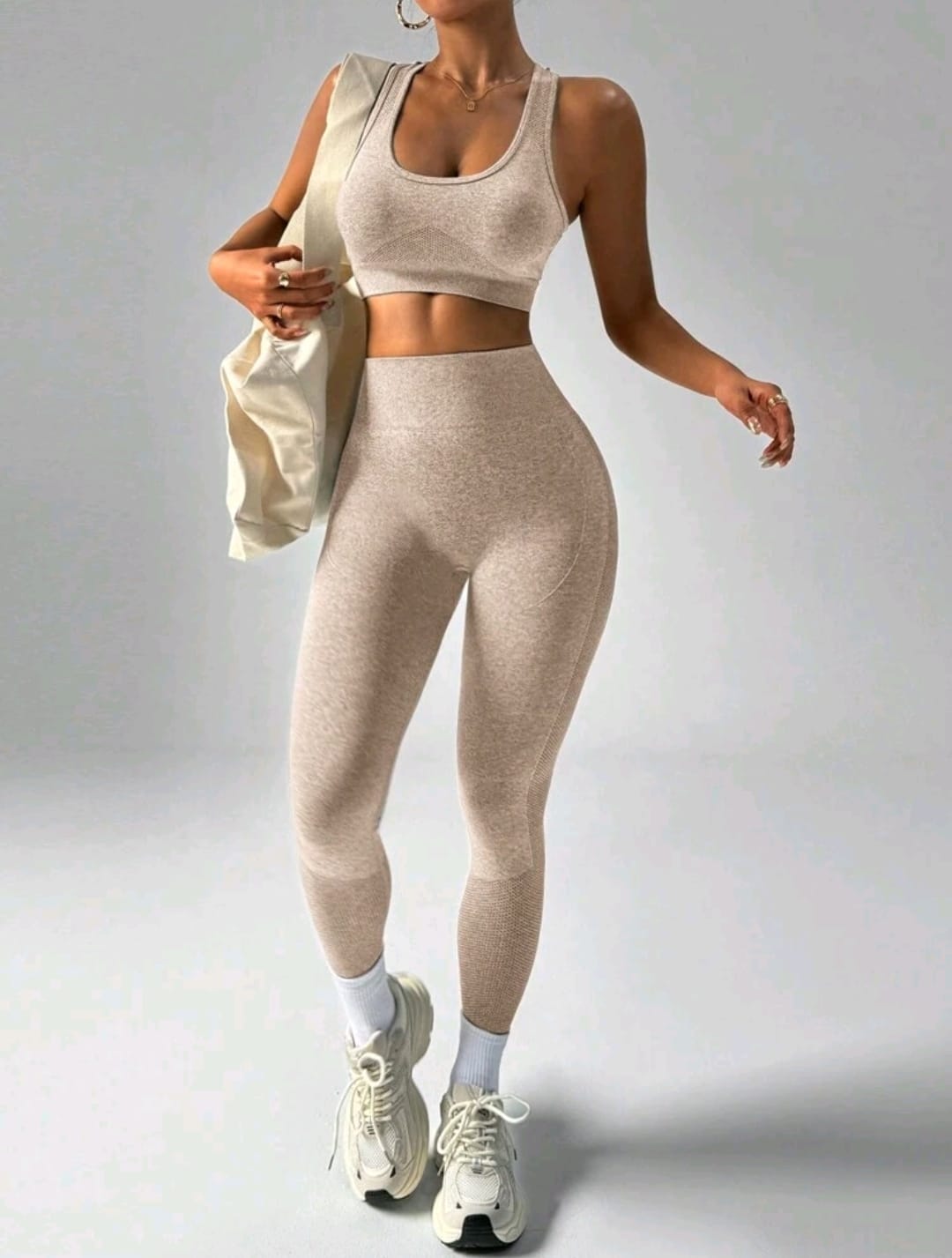 SHEIN Conjunto deportivo para mujer de top corto y ajustado Yoga Basic