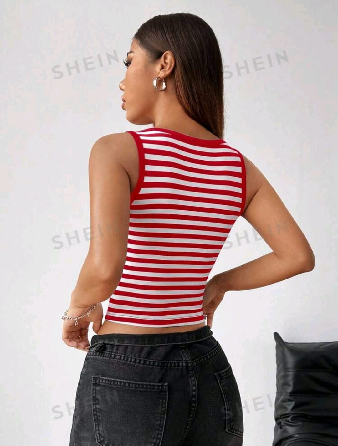 SHEIN EZwear Camiseta de tirantes ajustada de punto con rayas rojas