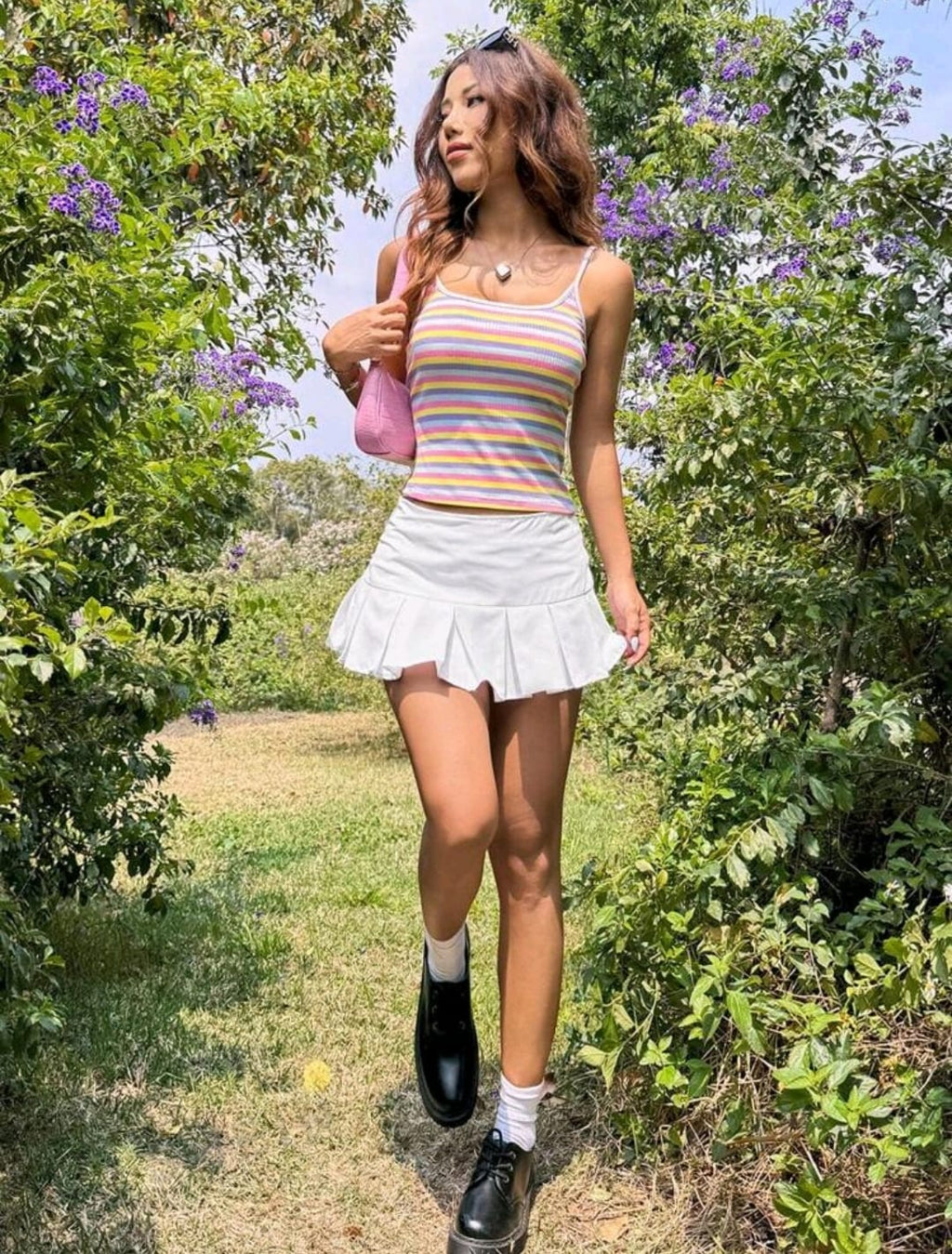 SHEIN EZwear Camiseta sin mangas con estampado de rayas de arcoíris