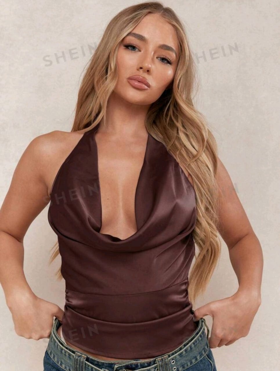 MISSGUIDED Top con cuello halter con escote tipo cowl