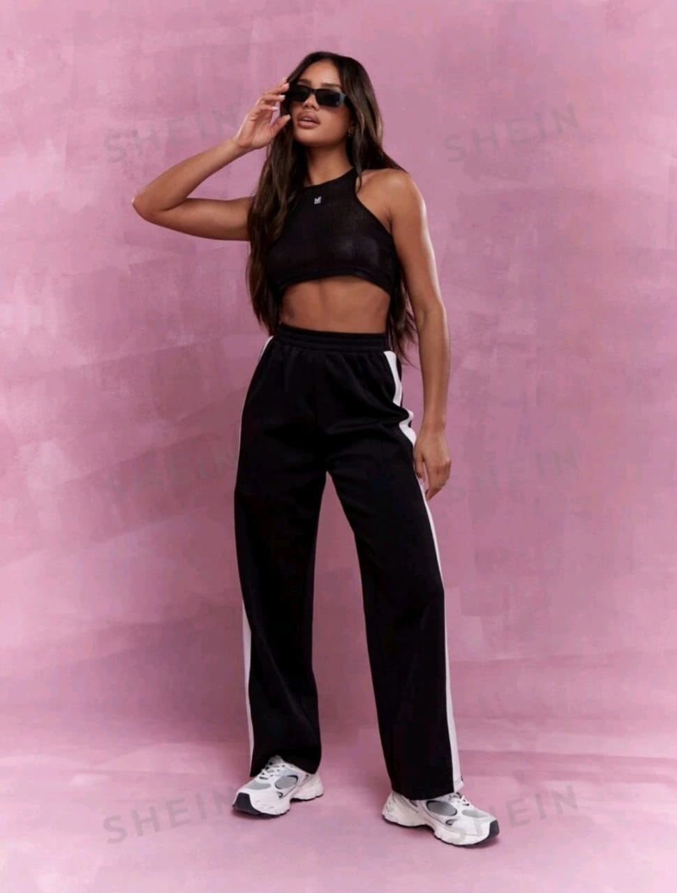 MISSGUIDED Camiseta de tirantes con cuello halter de punto calado