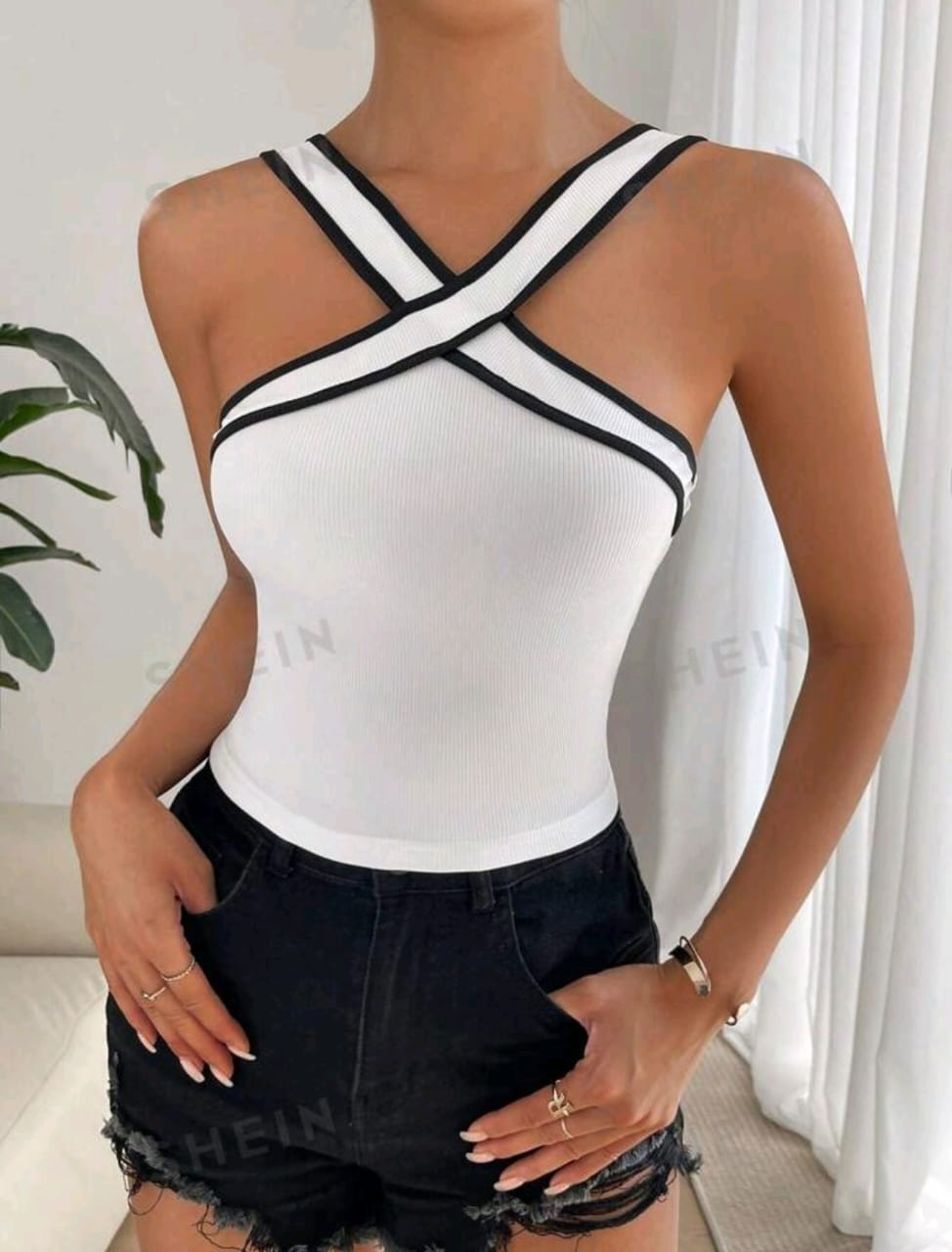 SHEIN Raffinéa Top unido en contraste crop correa ancha