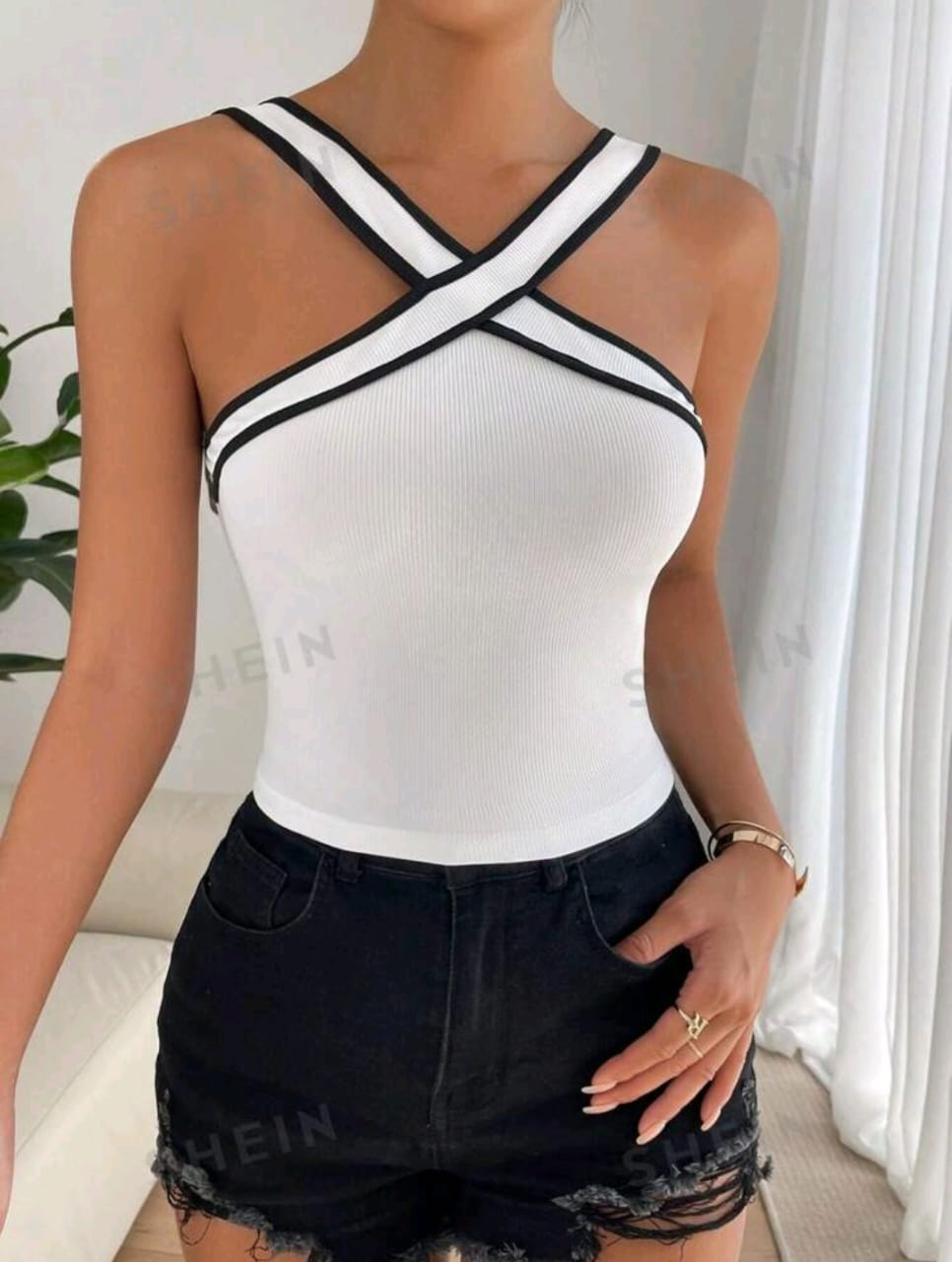 SHEIN Raffinéa Top unido en contraste crop correa ancha
