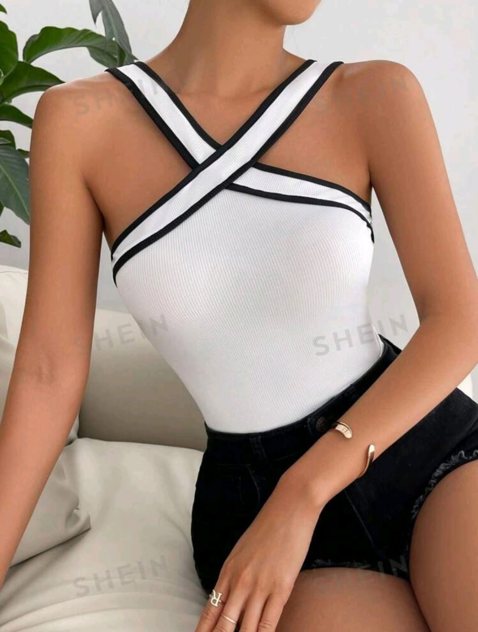 SHEIN Raffinéa Top unido en contraste crop correa ancha