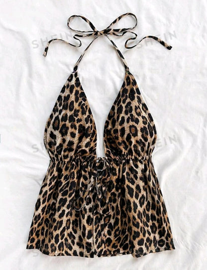 Dreamara Top sin espalda con estampado de leopardo