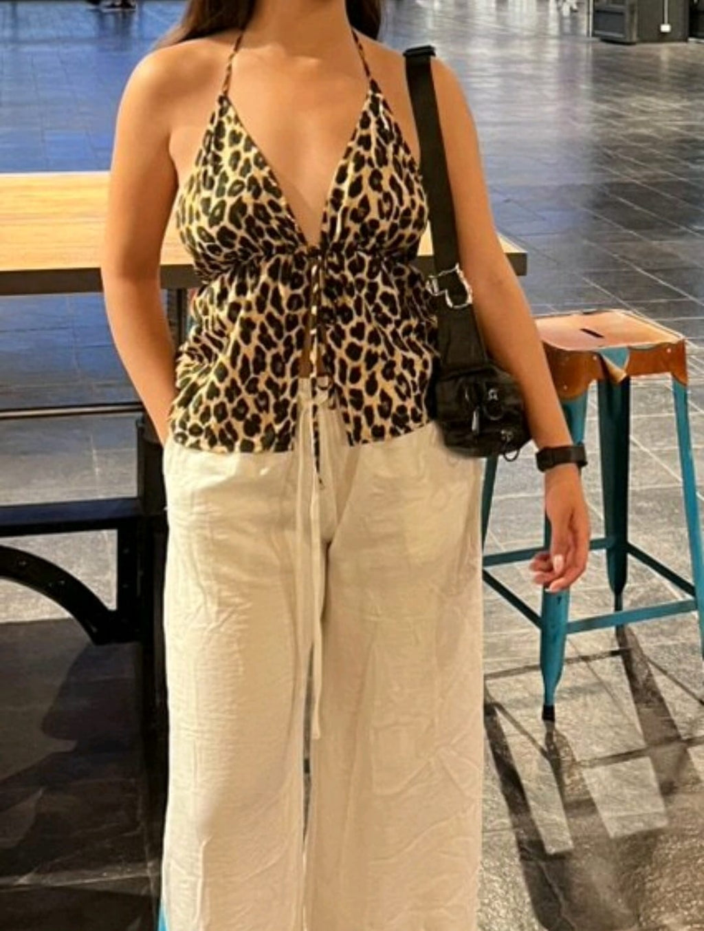 Dreamara Top sin espalda con estampado de leopardo
