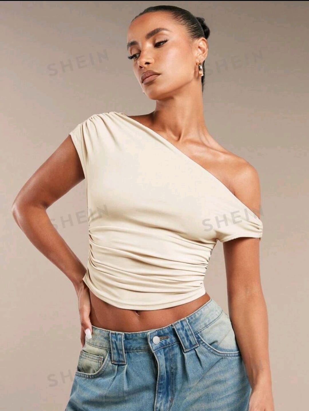 SHEIN BAE Blusa asimétrica de hombro oblicuo para mujeres de unicolor con fruncido