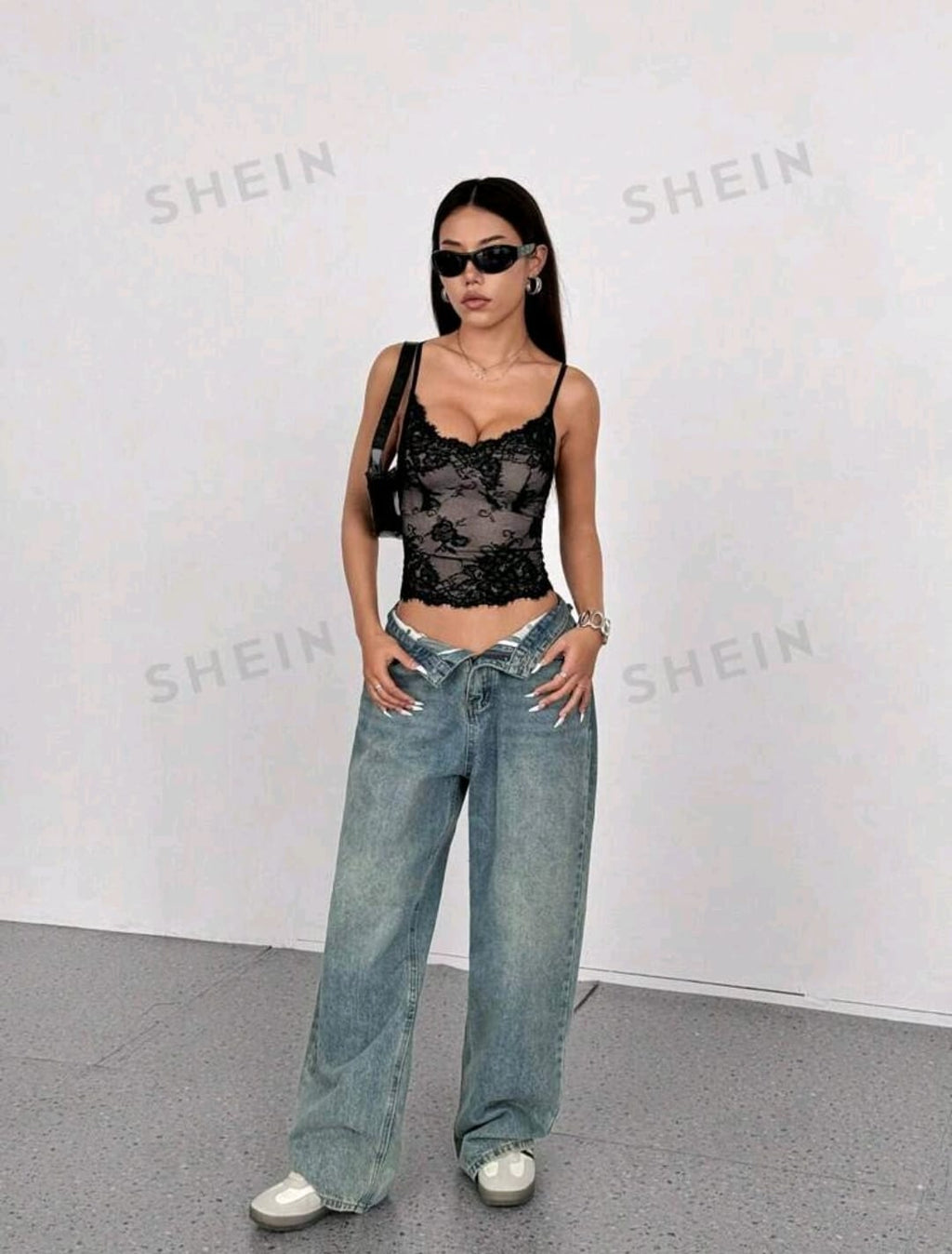 SHEIN Raffinéa Top camiseta sin espalda con encaje y contraste de color