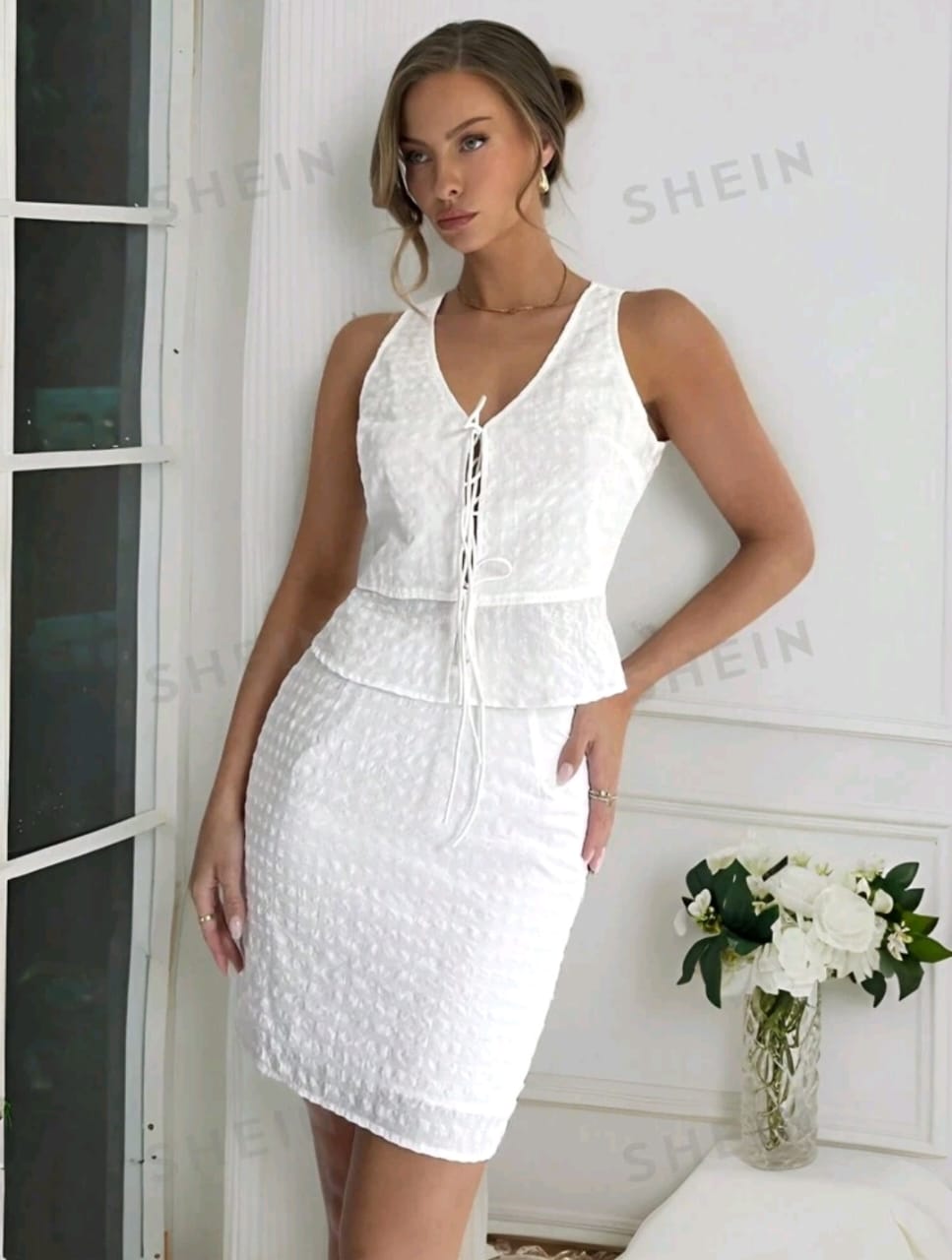 SHEIN Essnce Conjunto de top tirantes de nudo y falda